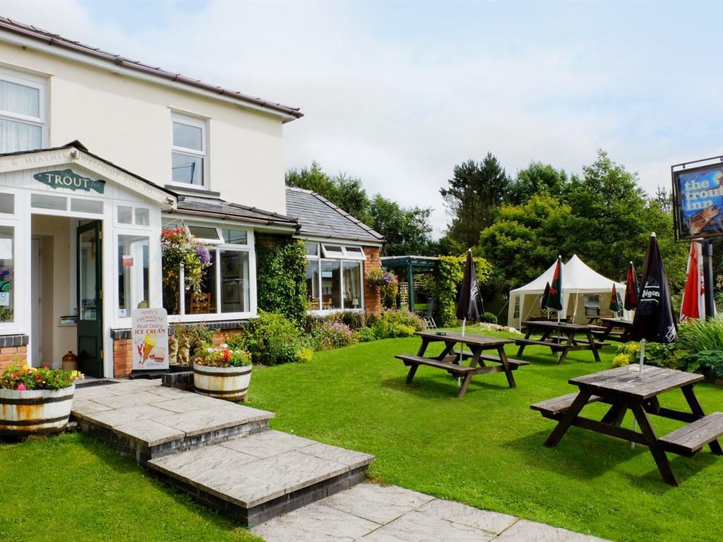 The Trout Inn Beulah Экстерьер фото